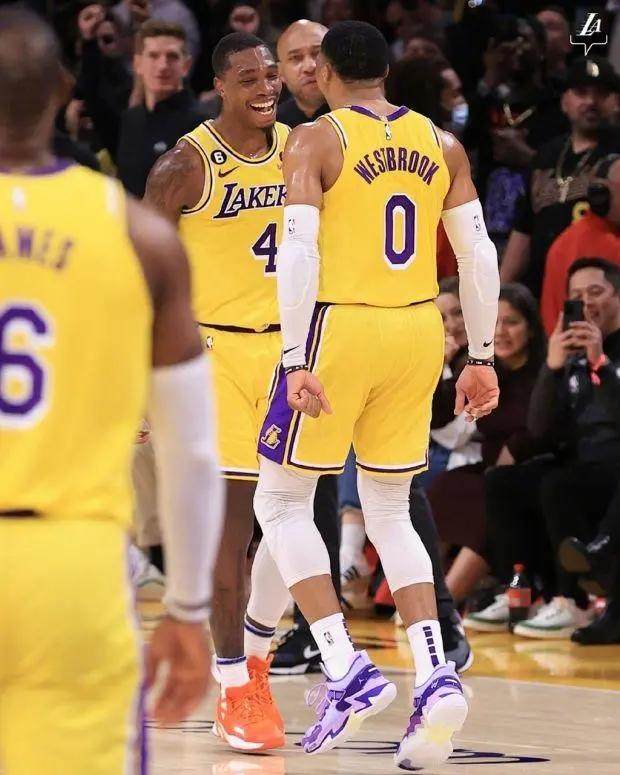 华体会体育网页版登陆-出任替补后持续高光 韦少拯救湖人更是拯救自己