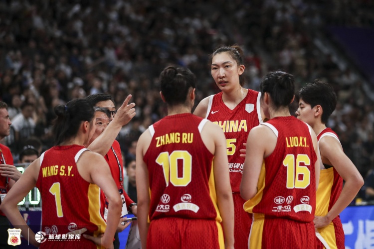 体育直播-媒体人：中国女篮输得心服口服 组织串联太过艰涩 外线远投没信心